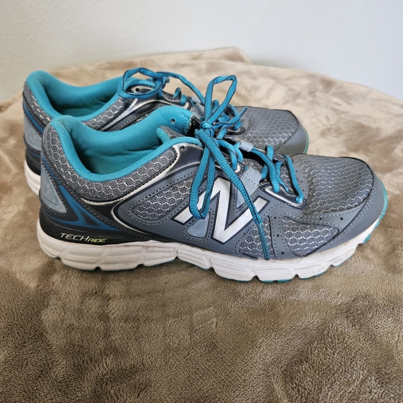 New Balance Gray and Blue Athletic Shoes - Picture 2 of 4